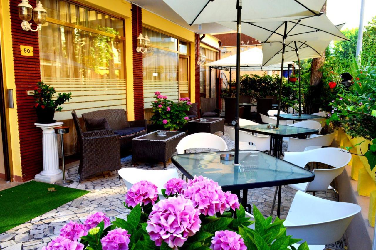 Hotel Cirene Rimini Exterior foto